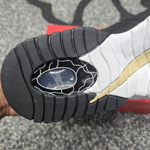 Nike Men's Black and White Sneakers - Picture 5 of 7